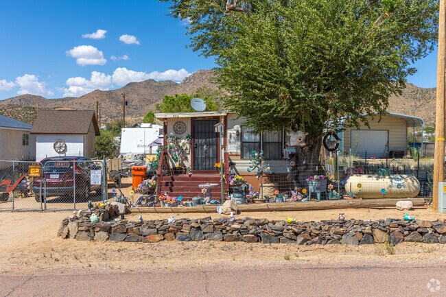 Manufactured homes are colorfully decorated in Chloride.