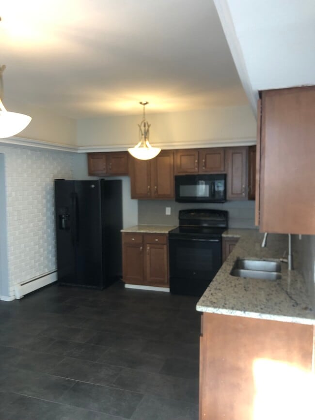 26 W 4th St unit 26 West 4th Street, Oswego, NY 13126 - photo 2