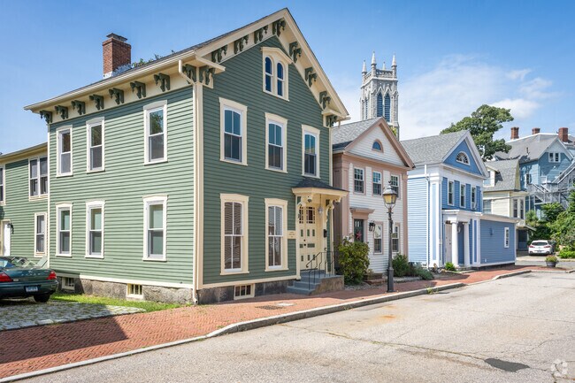 Experience the historic charm of Colonial homes in Downtown New London, CT.