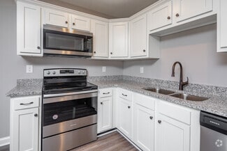 580 Heritage Pointe Dr, Clarksville, TN 37042