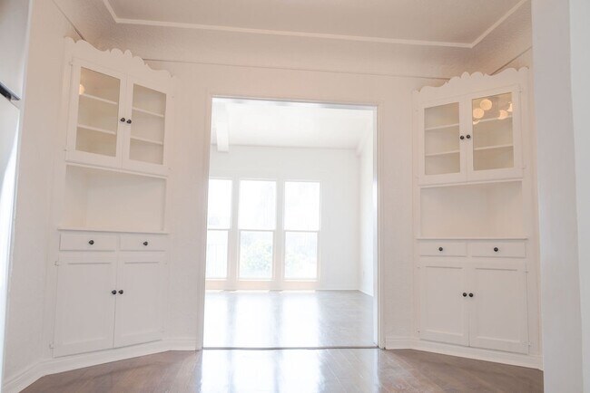 3029 W Vernon Ave, Los Angeles, CA 90008 - photo 4