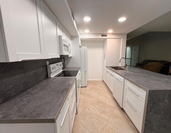 4878 NW 97th Place unit 4878 NW 97 Plc., Doral, FL 33178 - photo 2