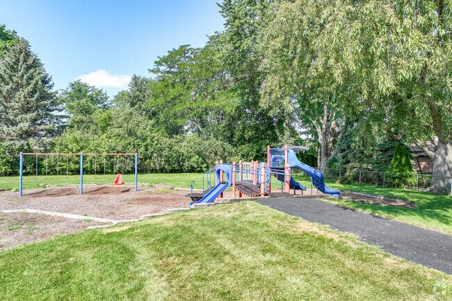 It’s a short drive south to reach Mariposa Park, near Arnold.