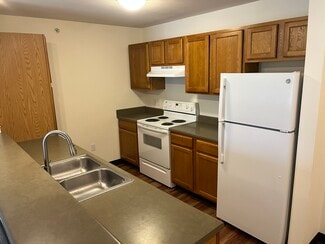 210 S Main St, Oconomowoc, WI 53066