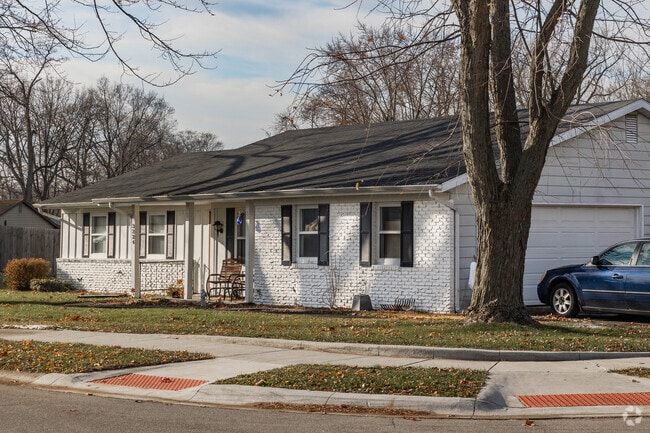 Find your perfect ranch style home with shaded porches at Shoaff Park in Fort Wayne.