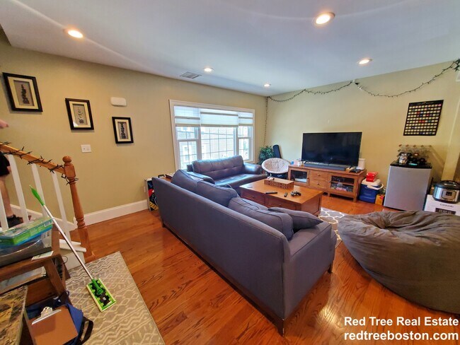 18 Plainfield St, Jamaica Plain, MA 02130 - photo 3
