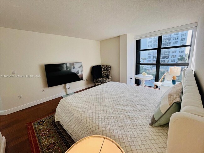 L'Excellence unit 602, Miami Beach, FL 33140 - photo 6