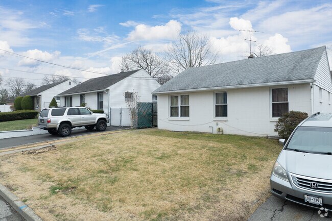 Homes come in all sizes in Fairview and are typically within close proximity.