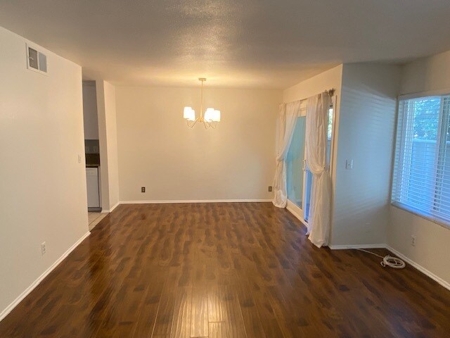 22113 Burbank Blvd, Woodland Hills, CA 91367 - photo 3
