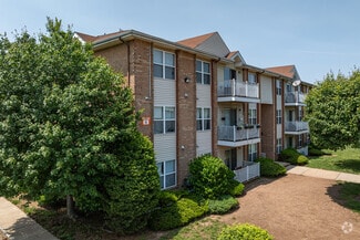 506 Forest View Dr, Avenel, NJ 07001