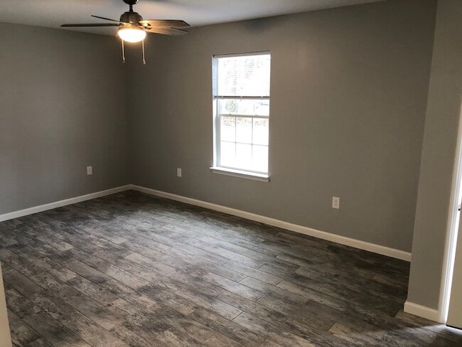 107 Magnolia Ave unit 107, Jasper, TN 37347 - photo 2