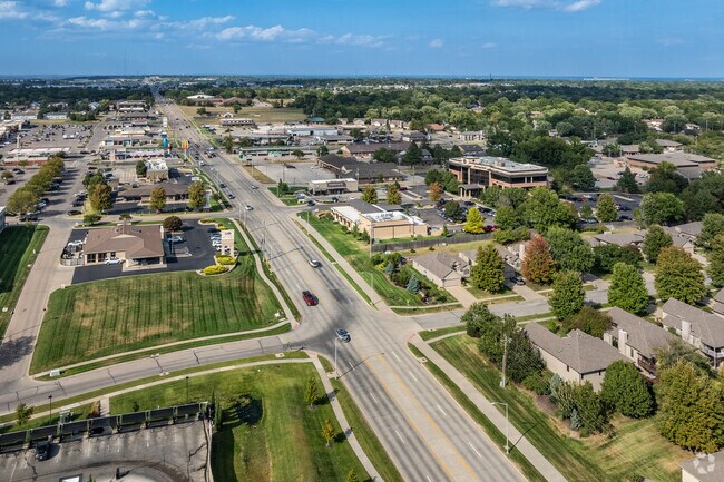 Wanamaker Drive has a great selection shopping and dinning options.