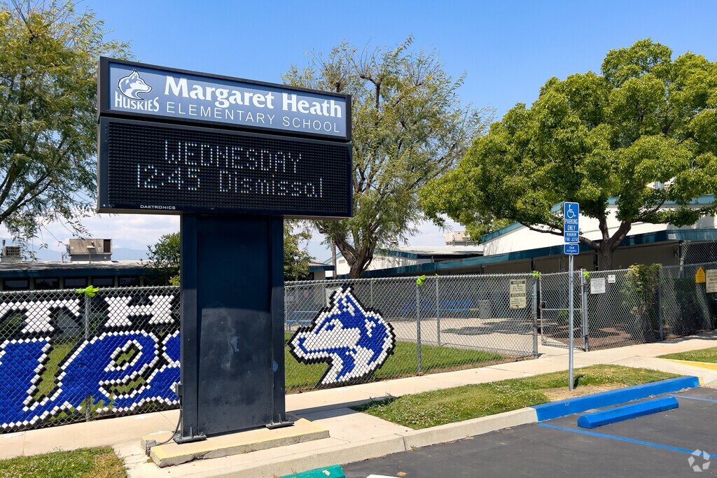 Margaret Heath Elementary signage and fence display school spirit.