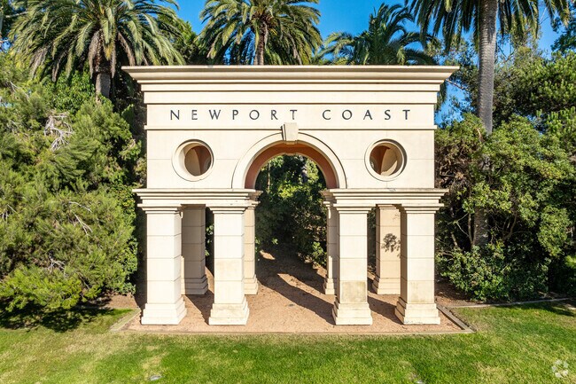 The art community in Newport Beach City is well known for creating masterful art.
