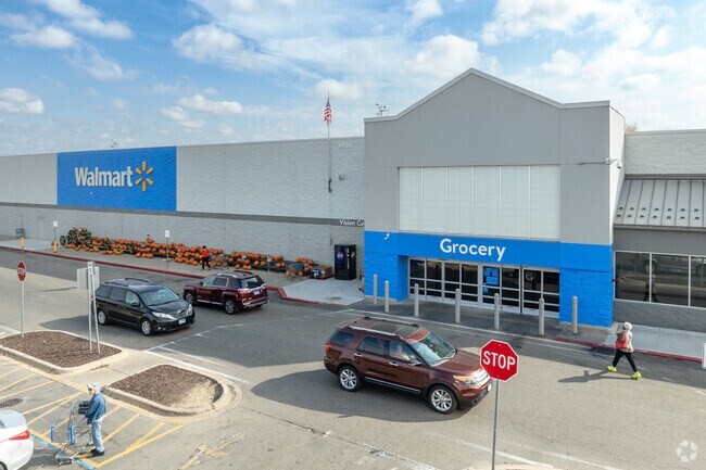 Walmart is the main retailer in the Lincolnshire-Arbor Glen neighborhood.