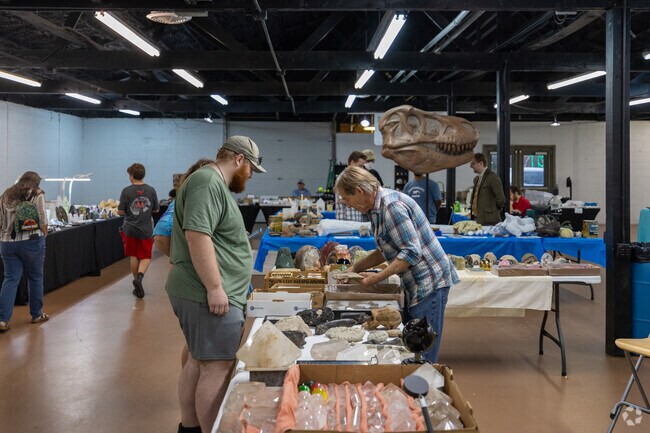 The Tri-Cities Holiday Gem Show offers all different types of jewelry and more.