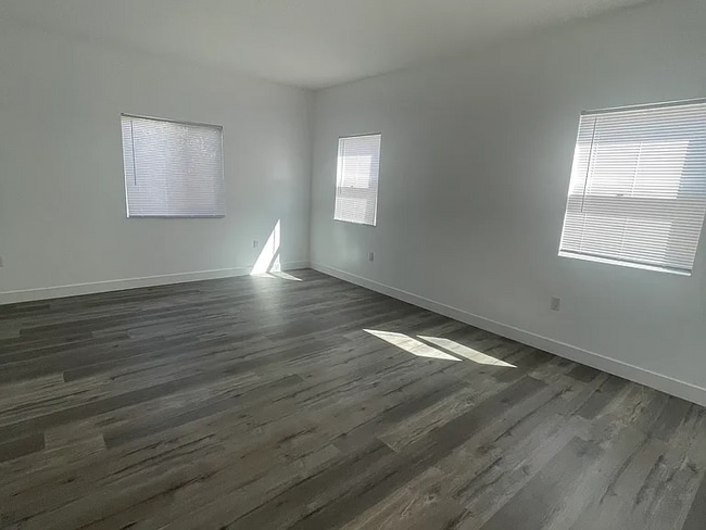 25574 E Amanda St, San Bernardino, CA 92404 - photo 4