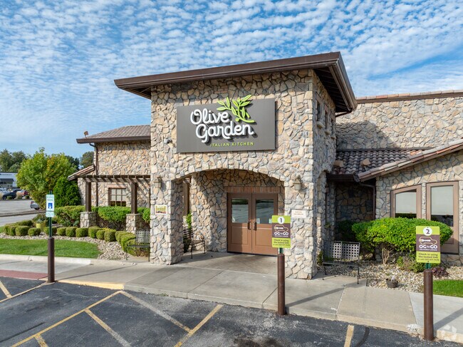 Olive Garden is one of many popular chains in the Sims-Woodridge area.