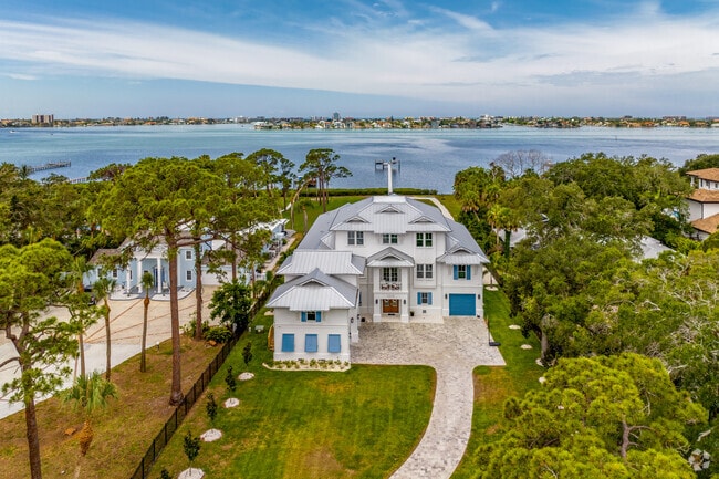 Larger Estates can be found on the waters edge in Jungle Prada Neighborhood.