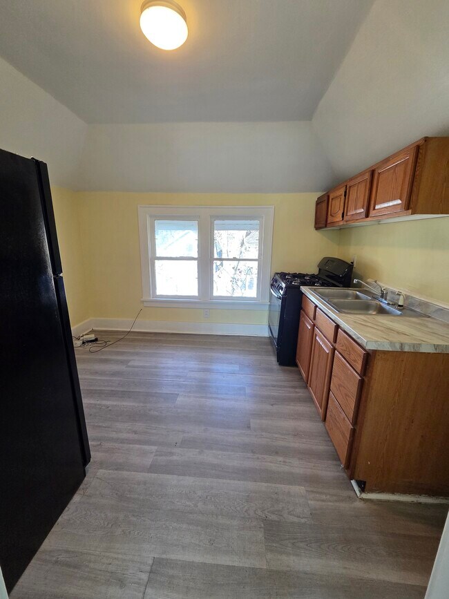 1094 Williams St unit 2, Muskegon, MI 49442 - photo 6