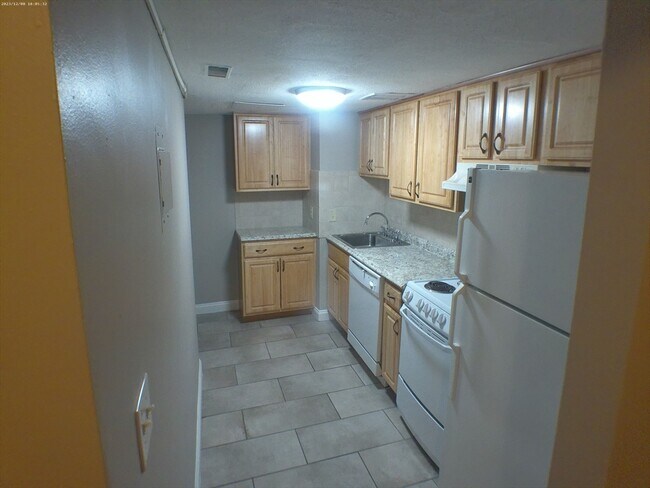 1824 Beacon St unit 1-B3, Brookline, MA 02445 - photo 4
