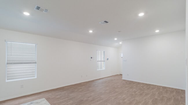 313 El Seibo Ln, Bastrop, TX 78602 - photo 4