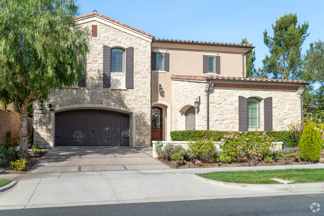 Spacious 4-bedroom home in Orchard Hills, offering comfort and style in a serene setting.