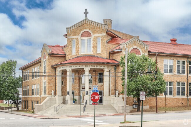 Immaculate Conception Elementary School is a private Catholic school in Fort Smith, AR.