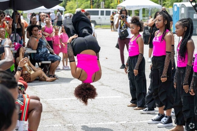 The HF High School Juneteenth Festival in Flossmoor, IL had exciting entertainment.