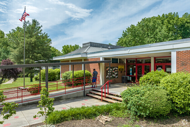 Kirkman Park Elementary received a B- on Niche.