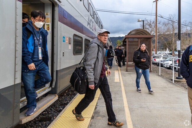 ACE Rail provides commuter service from Stockton to San Jose through Downtown Pleasanton.