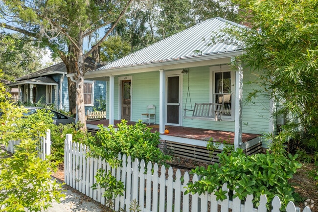 Shady front porches are common on cottage homes in Springhill.