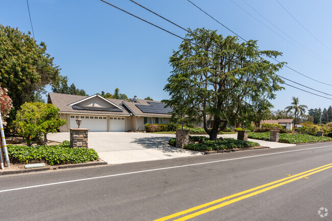 Homes in Somis feature multi-car garages.