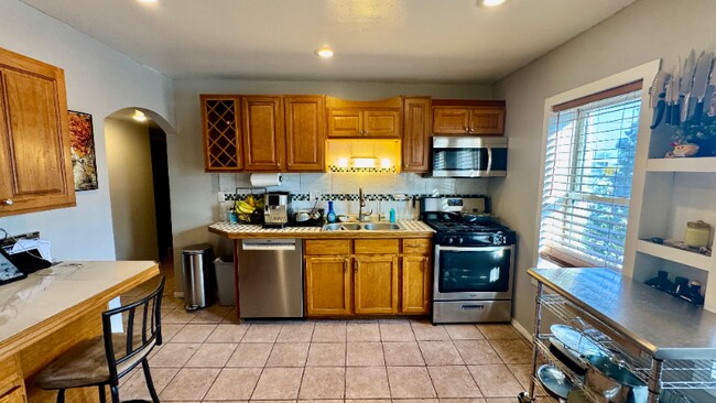 1360 W Evergreen Ave unit 2, Chicago, IL 60642 - photo 5