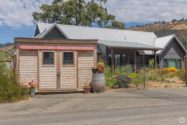 In Deer Park, the Sunnyside Farm Stand sells fresh fruits and vegetables during harvest season.