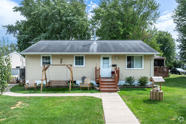 Fairmount has plenty of ranch style homes with manicured yards.