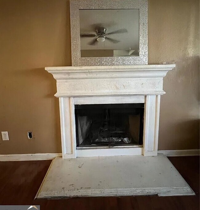 3955 Cypress Pointe Dr, Union City, GA 30291 - photo 2