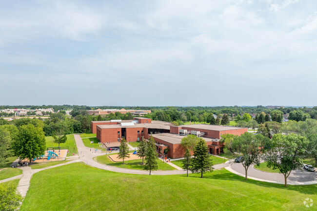 Jonathan Elementary in Chaska's student population is 51% female and 49% male.
