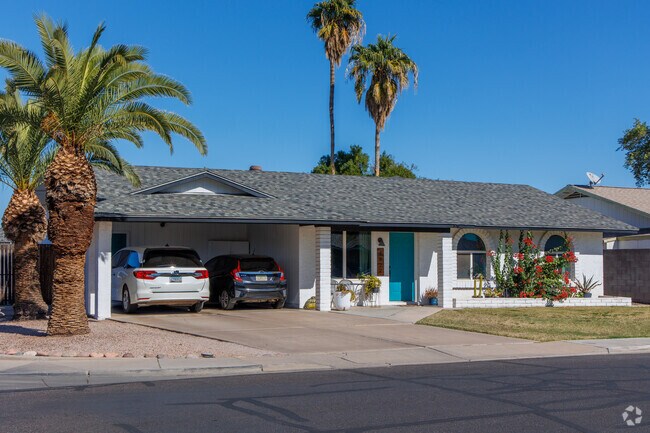 Some homes around Woodbridge Crossing have car ports versus an enclosed garage.