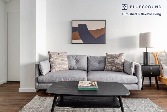 330 E 46th St unit FL5-ID1794, New York, NY 10017 - photo 2