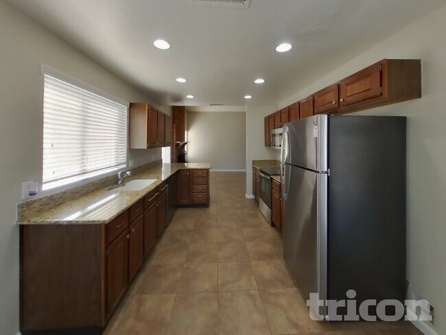 10044 W Highland Ave, Phoenix, AZ 85037 - photo 6