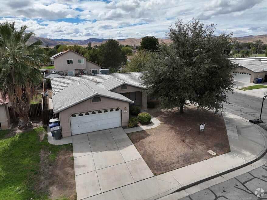 225 Curtiss Ln, Coalinga, CA 93210 - photo 2