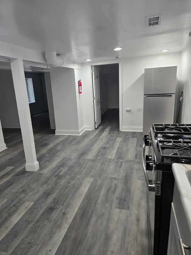 1935 Jackson Ave unit Basement, Evanston, IL 60201 - photo 5