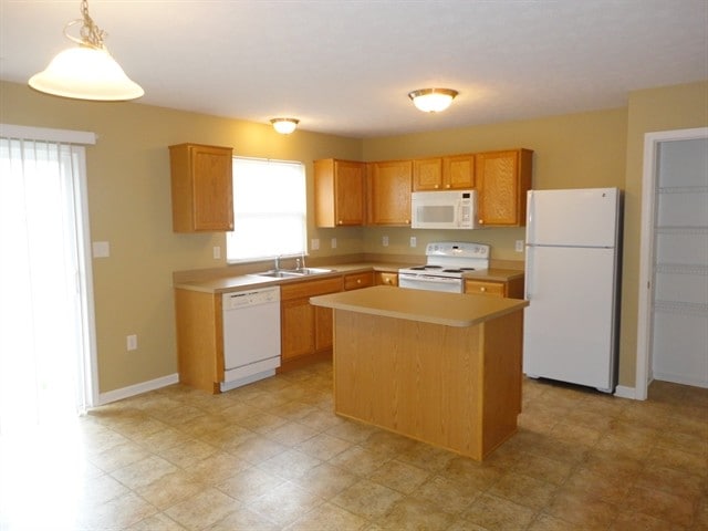 12276 Carriage Stone Dr, Fishers, IN 46037 - photo 2