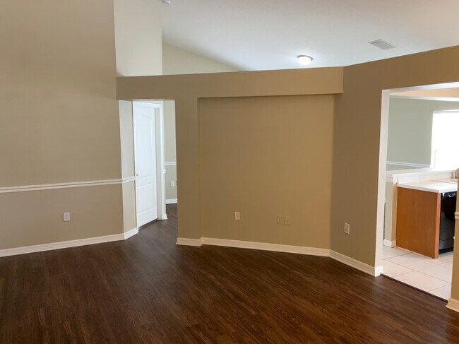 1004 Cristelle Jean Dr, Ruskin, FL 33570 - photo 5