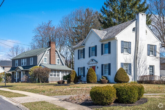 Colonial Revival homes line walkable streets in Phillipsburg.