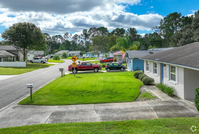 Quiet and cozy, the streets of Greater Daytona are not far from all the action the city offers.