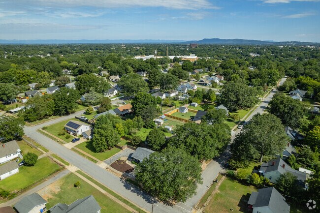 Dunean is a smaller neighborhood right outside of Greenville downtown.