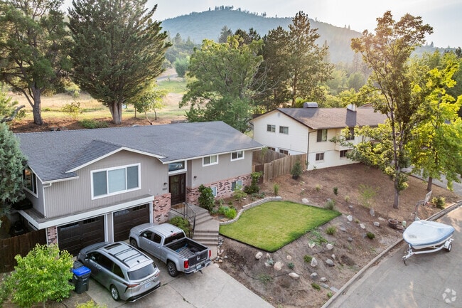 Cottage District offers a quite suburban lifestyle.