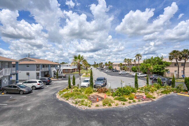 436 Auburn Dr unit 203, Daytona Beach, FL 32118 - photo 2